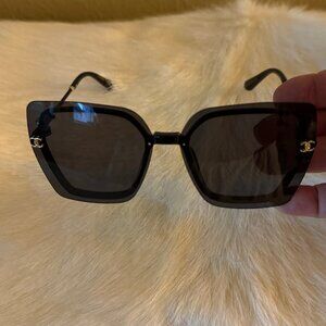 Vintage Chanel Frameless  Shield Sunglasses in Original Box 9/10